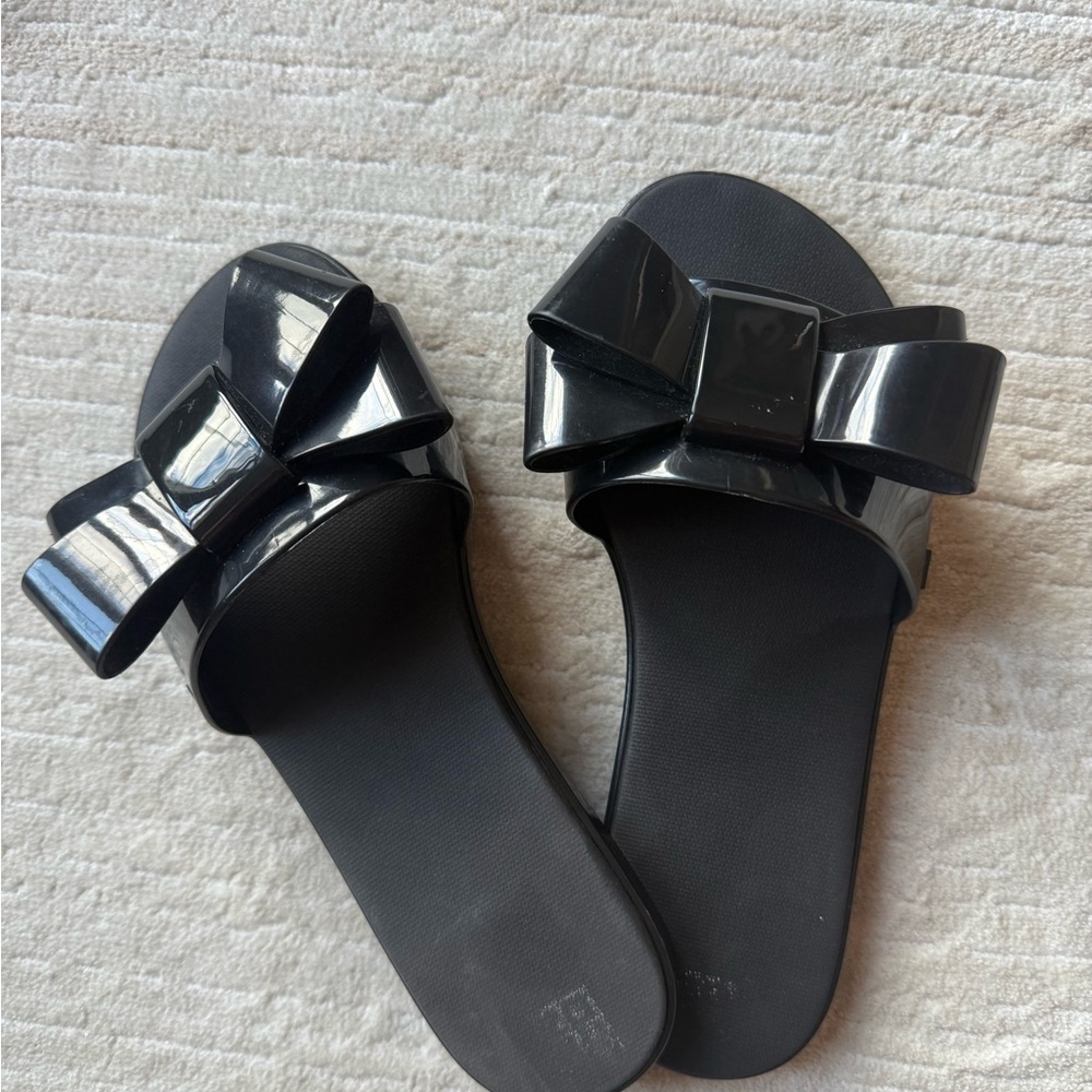 Cute bow tie slides😍